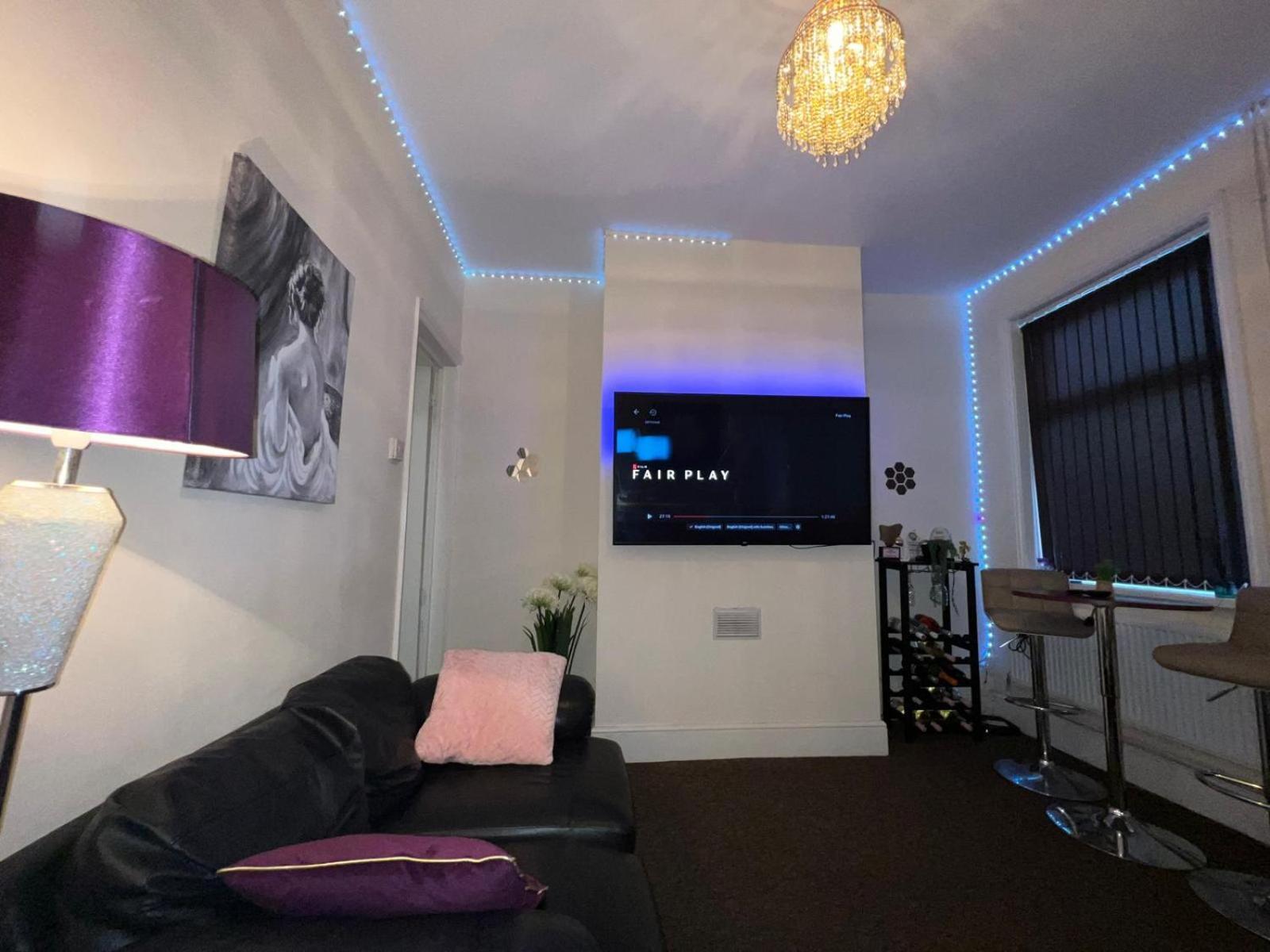 Lovely Room Within 5 Mins Walk To Stoke Train Station With Double And Single Room Bagian luar foto