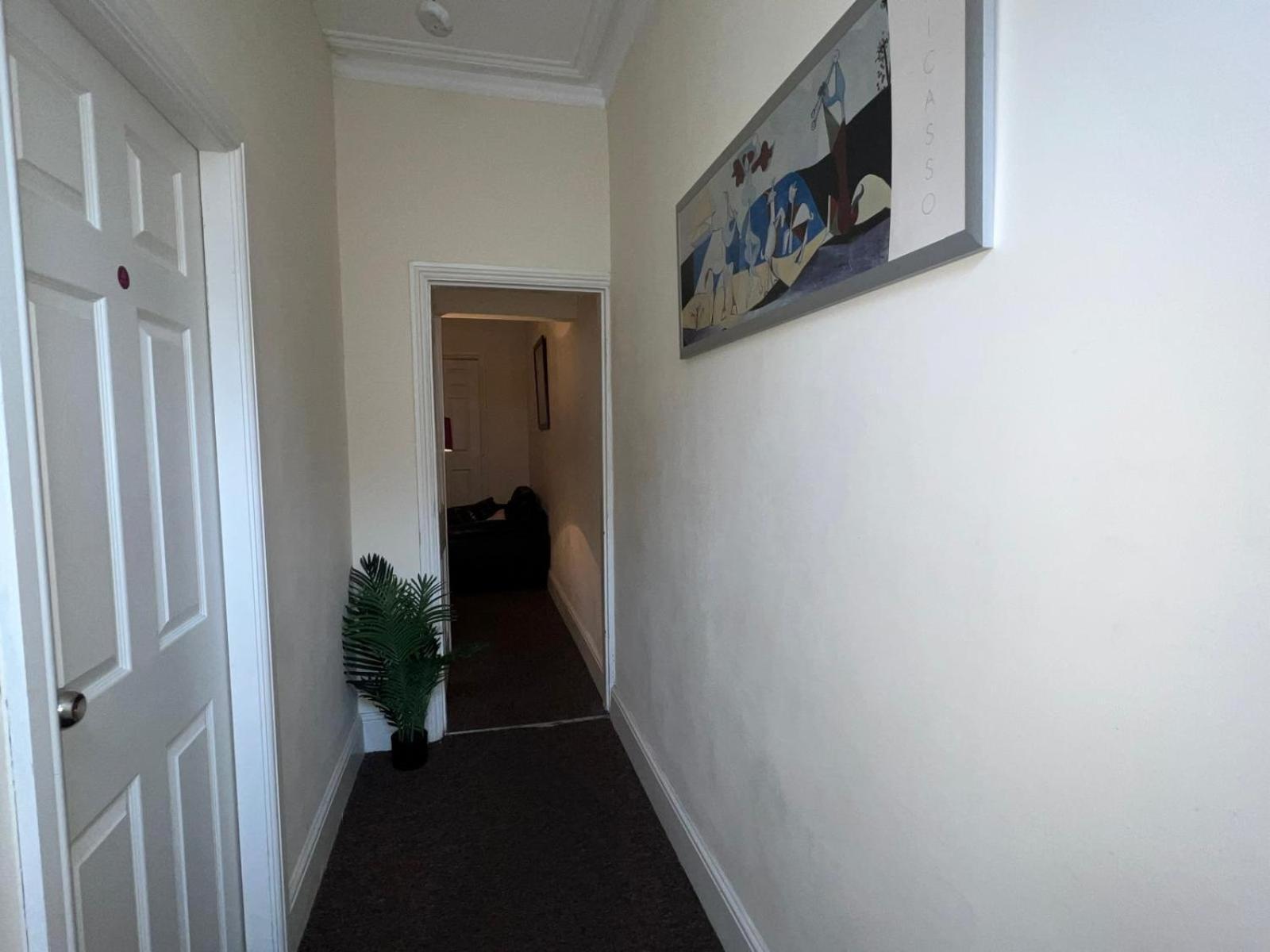 Lovely Room Within 5 Mins Walk To Stoke Train Station With Double And Single Room Bagian luar foto