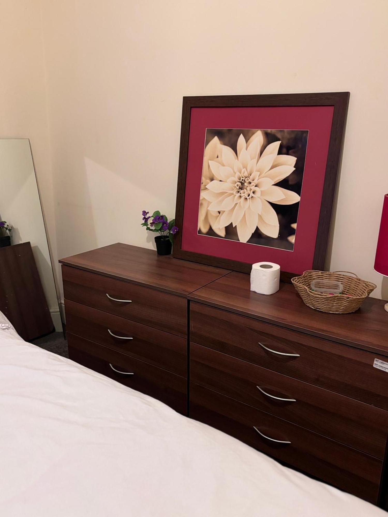 Lovely Room Within 5 Mins Walk To Stoke Train Station With Double And Single Room Bagian luar foto