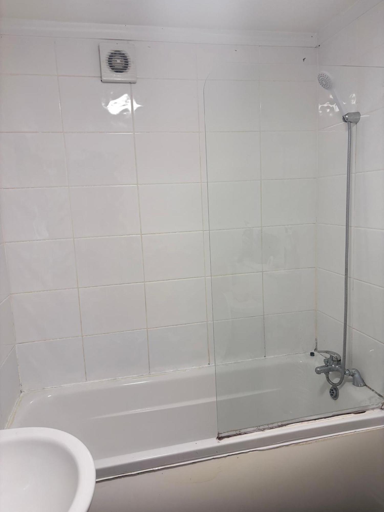 Lovely Room Within 5 Mins Walk To Stoke Train Station With Double And Single Room Bagian luar foto
